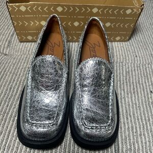 Zodiac Silver Metallic Loafers with Chunky Platform size 7 ❤️🔥